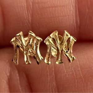 NY Yankees 14k Gold Earrings